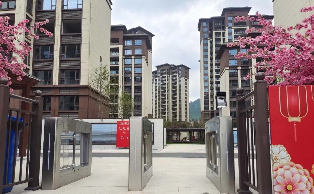 <b>《行业前瞻：智能门禁系统 守护安全管理“第一道防线”》</b>